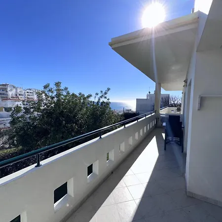 Bayview Apartment *